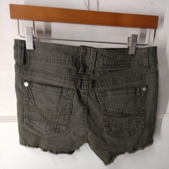 Wallflower, Frayed Hem, Shorty Shorts Size 7- Army Green - Picture 2 of 4
